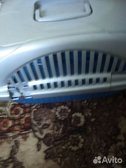 Переноска для животных немного сломана торг