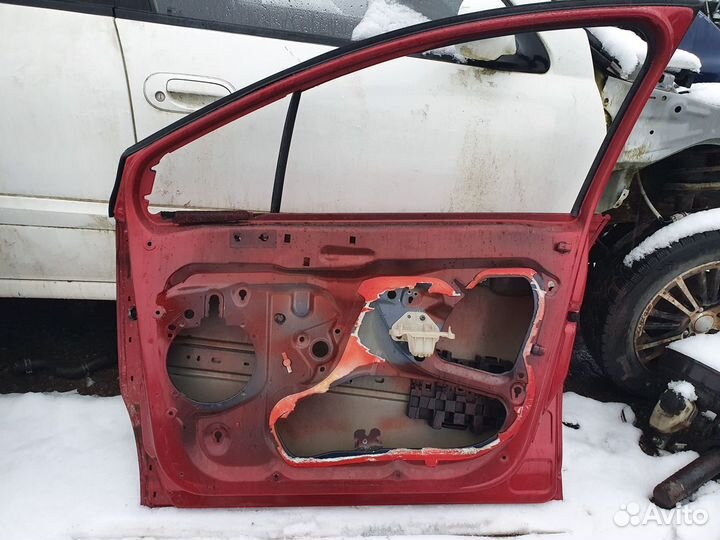 Дверь передняя правая Citroen C4 красная 5и дверн