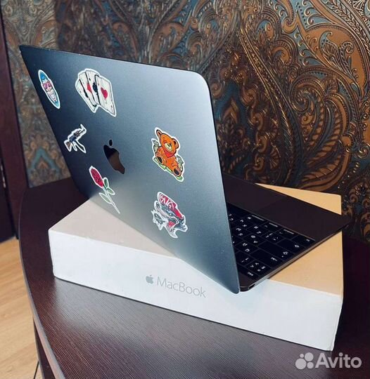 Apple MacBook 12 retina 2017 8/256 гб