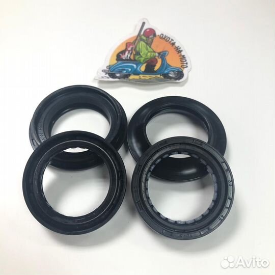 Сальники + пыльники переднего амортизатора