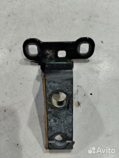 Петля двери (передняя, правая, верхняя)