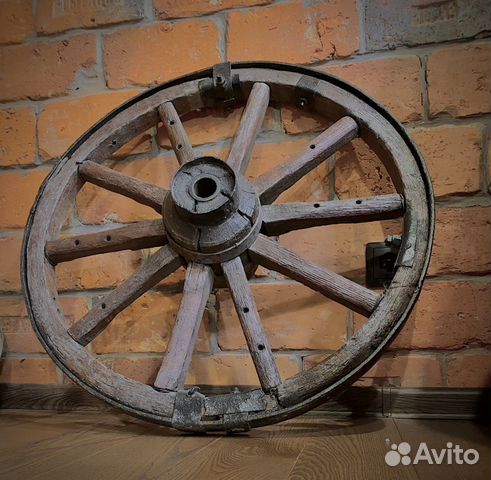 Колесо деревянное от телеги интерьер