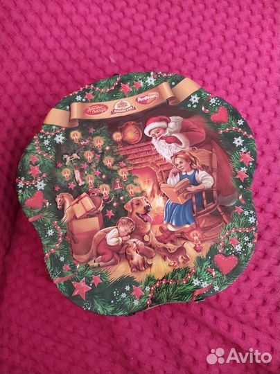 Жестяная коробочка от новогоднего подарка