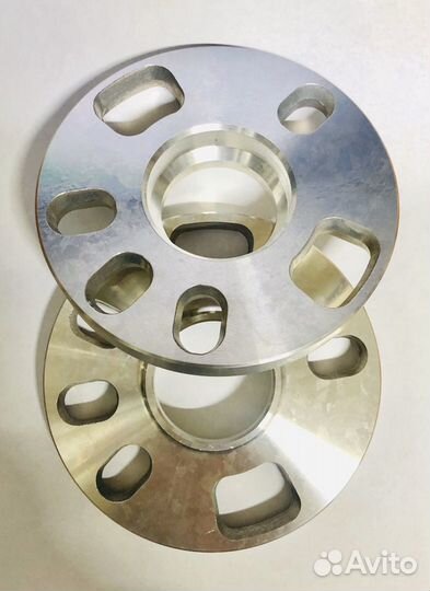 Колесные проставки для Volvo