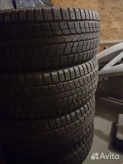 Dunlop SP Winter Ice 01 215/65 R16 102