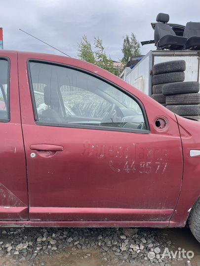 Renault Sandero 1 дверь передняя правая