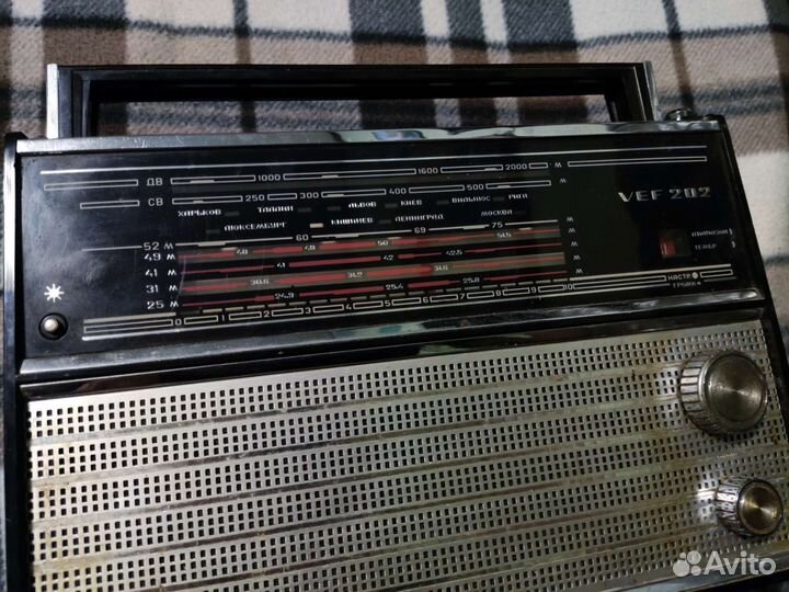 Портативный радиоприемник сокол-404 СССР винтажный