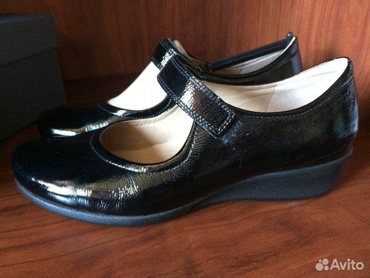 Новые кожаные туфли 