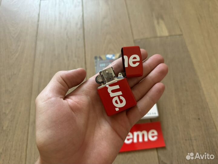 Зажигалка Supreme Zippo