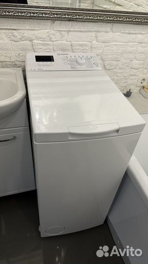 Стиральная машина с вертикальной загрузкой Indesit