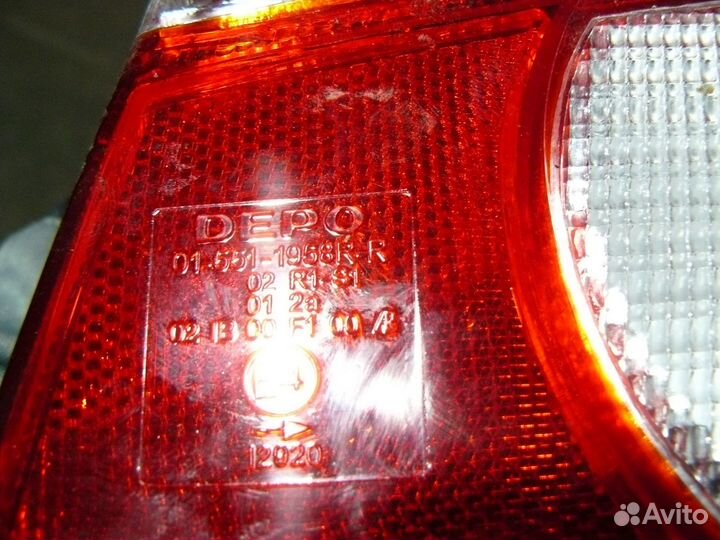 Фонарь правый для Renault Logan 2008г