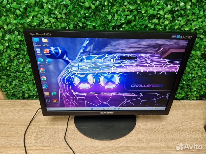 Отличный Монитор 19