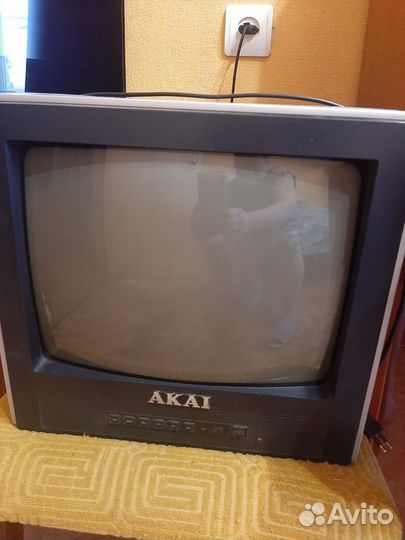 Телевизор бу akai