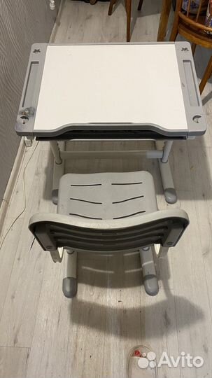 Письменный стол и стул растущие для школьника