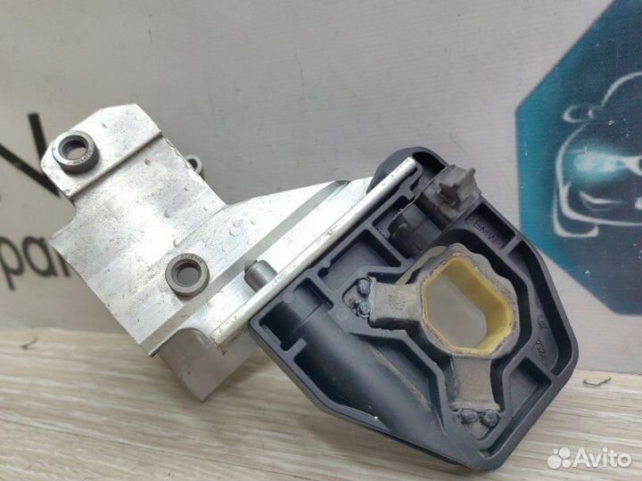 Кронштейн радиатора левый Bmw 3 F30 N55B30 2012