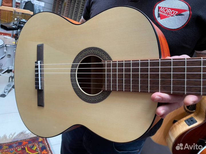 Классическая гитара Cort