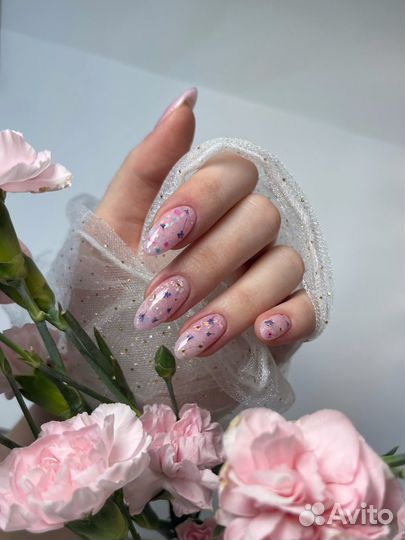 Покрытие ногтя стразами