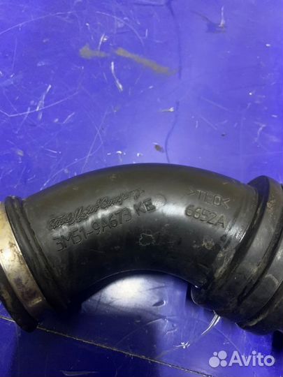 Патрубок воздушного фильтра Ford Focus седан 1.6