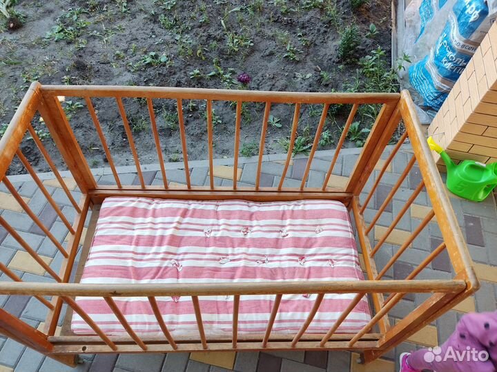 Детская кроватка