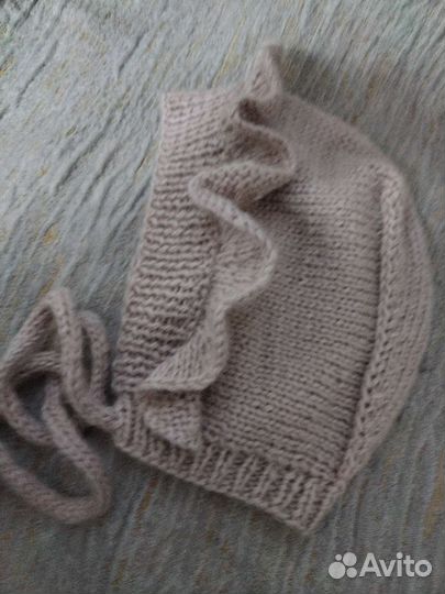 Вязаный детский чепчик с рюшей