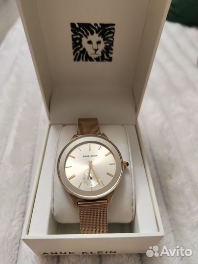 Часы наручные женские