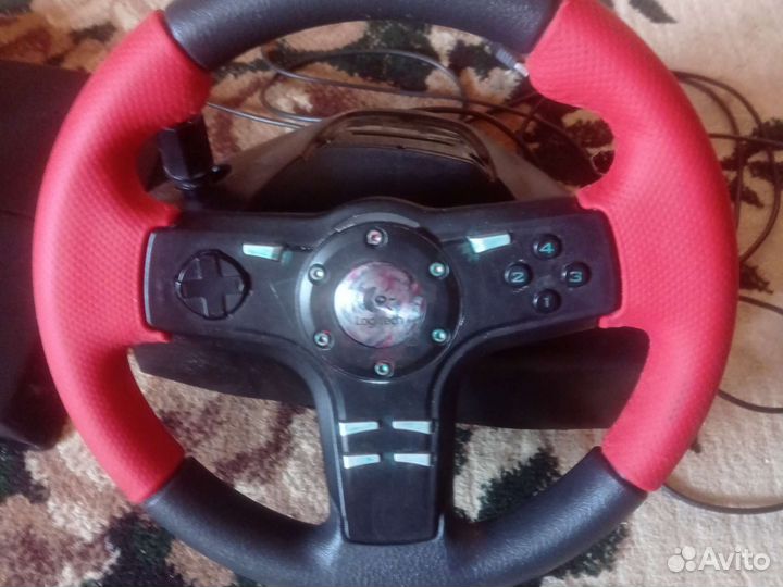 Игровой руль с педалями