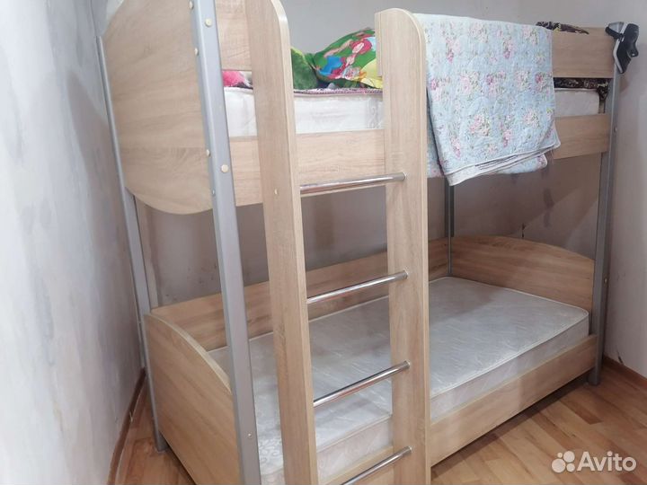 Кровать двухьярусная