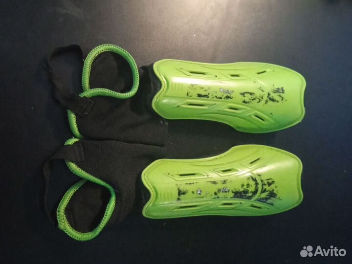 Щитки футбольные