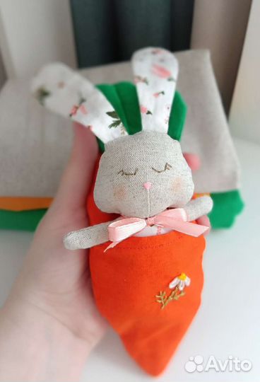 Зайчик в морковке (ручная работа)