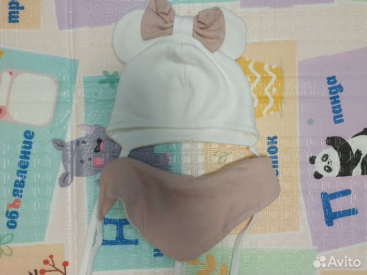 Демисезонная шапка для девочки 1-3 месяца