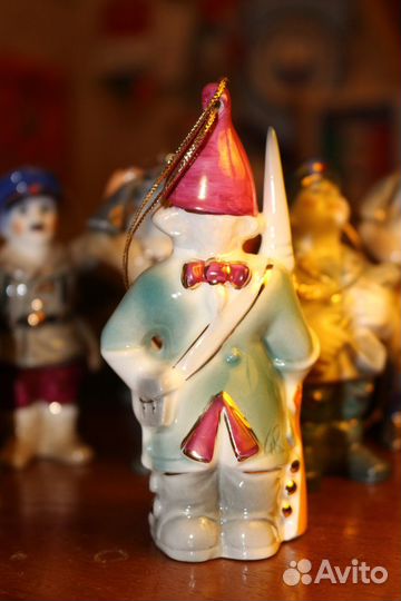 Сувенирные игрушки Солдатики и фарфоровые Богатыри