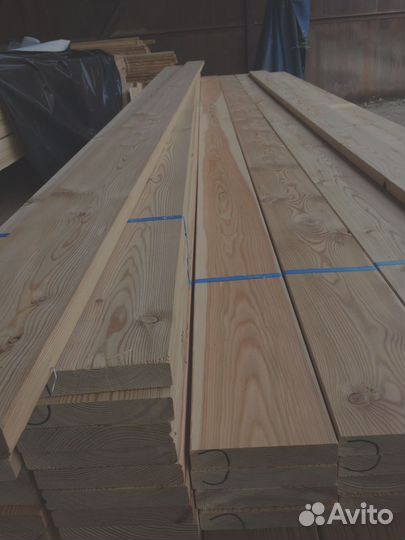 Доски лиственницы 55x130 мм, прошедшие камерную сушку