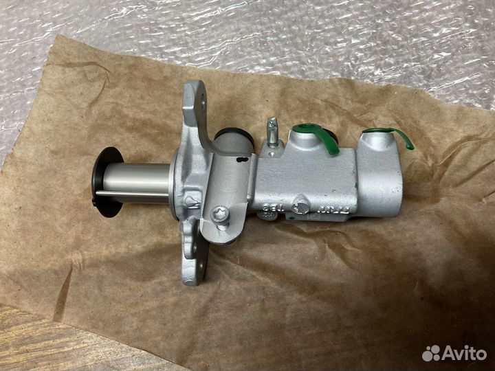 Главный тормозной цилиндр Vag 8v1611021b