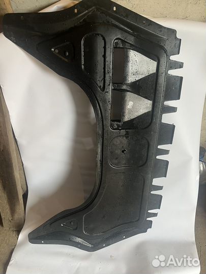 Пыльник двигателя VAG