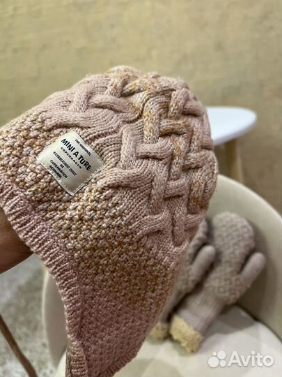 Шапка и варежки комплект