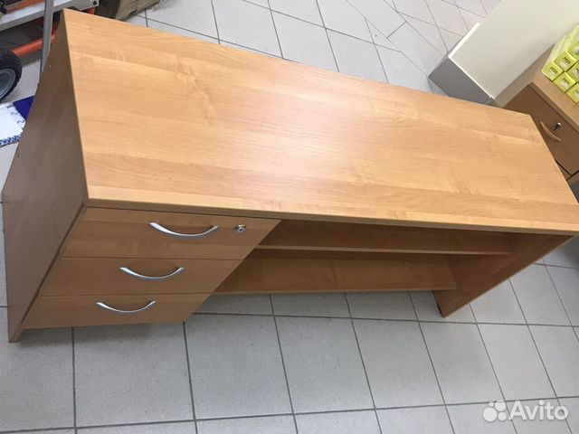 Приставной стол со встроенной тумбой