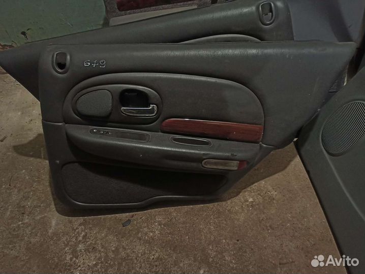 Обшивка двери задней правой Chrysler 300M