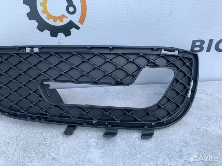 Решетка переднего бампера Mercedes A2128851423