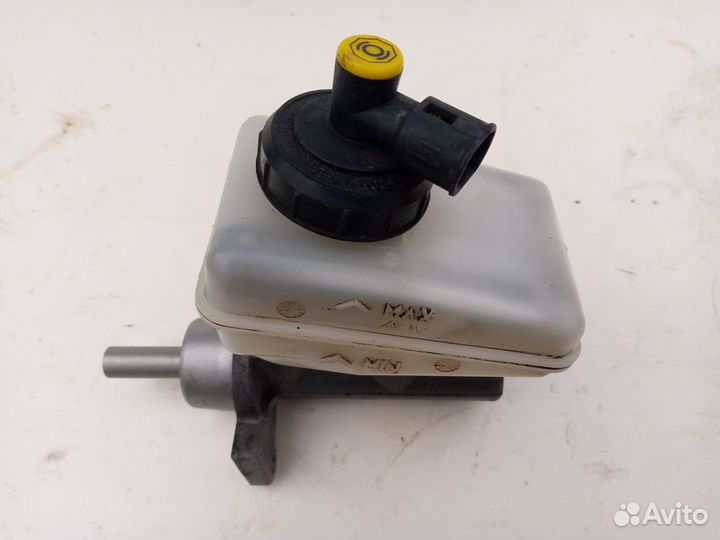 Главный тормозной цилиндр Renault Logan 1 без ABS