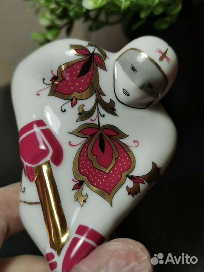 Фарфоровая фигура Хоккеист, спорт а-ля рус