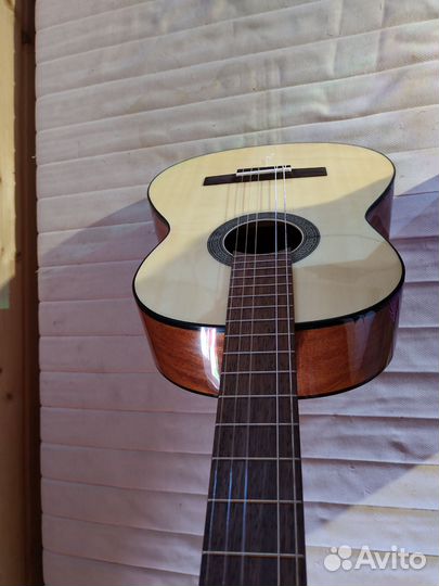 Акустическая гитара