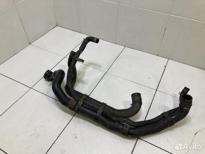 Патрубок радиатора охлаждения Volkswagen Touareg 2