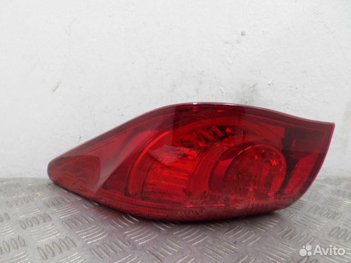 Фонарь задний наружный правый Infiniti Q50