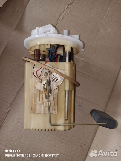 Насос топливный LADA Priora 2010г б.у