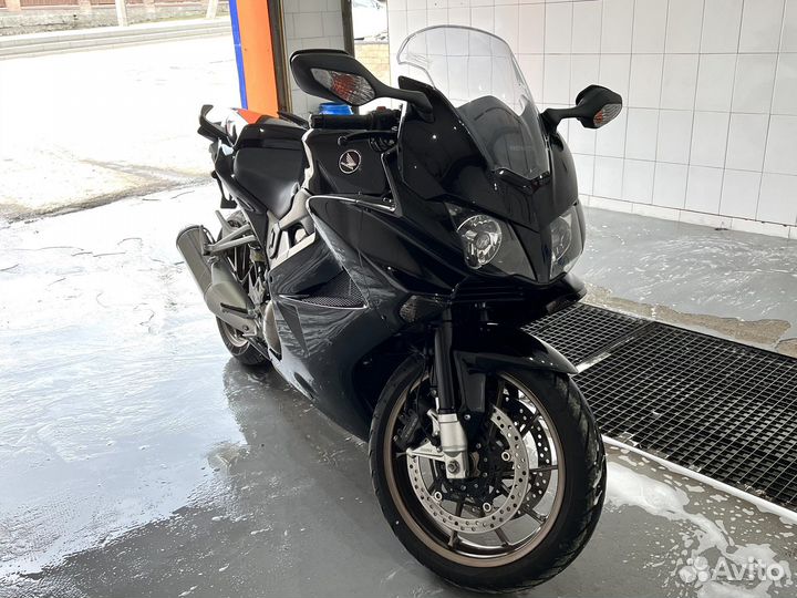 Мотоцикл Honda VFR800 (2014г)