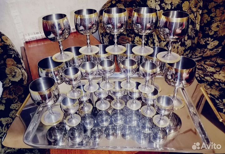 Набор бокалов и рюмок
