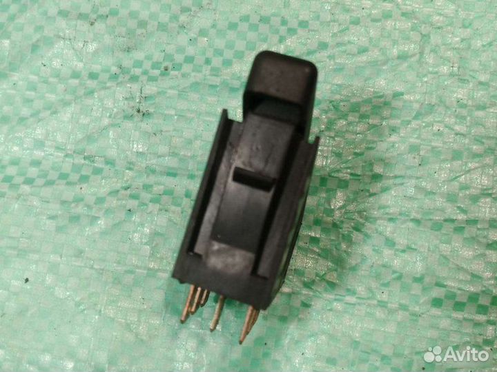 Кнопка аварийной сигнализации Opel Vectra A