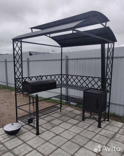 Мангал с крышей