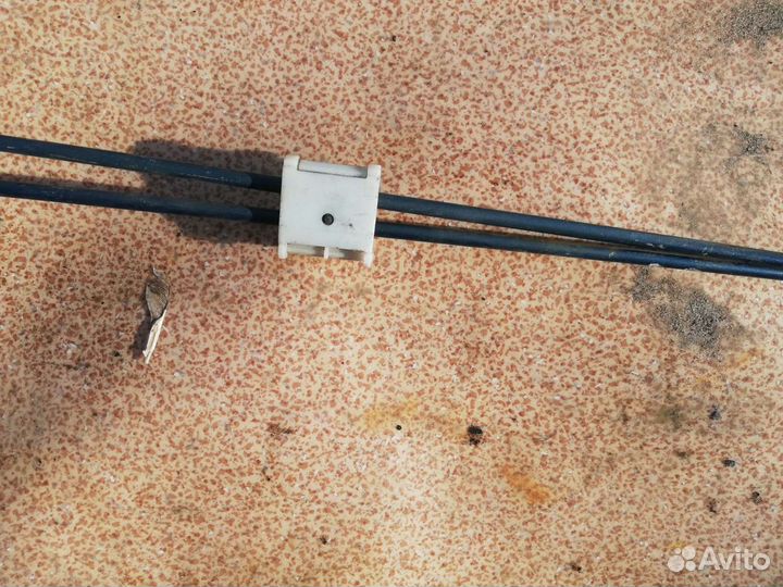 Торсионы багажника Лансер 9