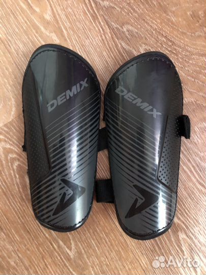 Футбольные щитки